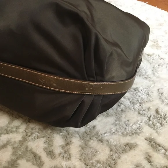 - Authentic beautiful Prada shoulder bag - Picture 4 of 8